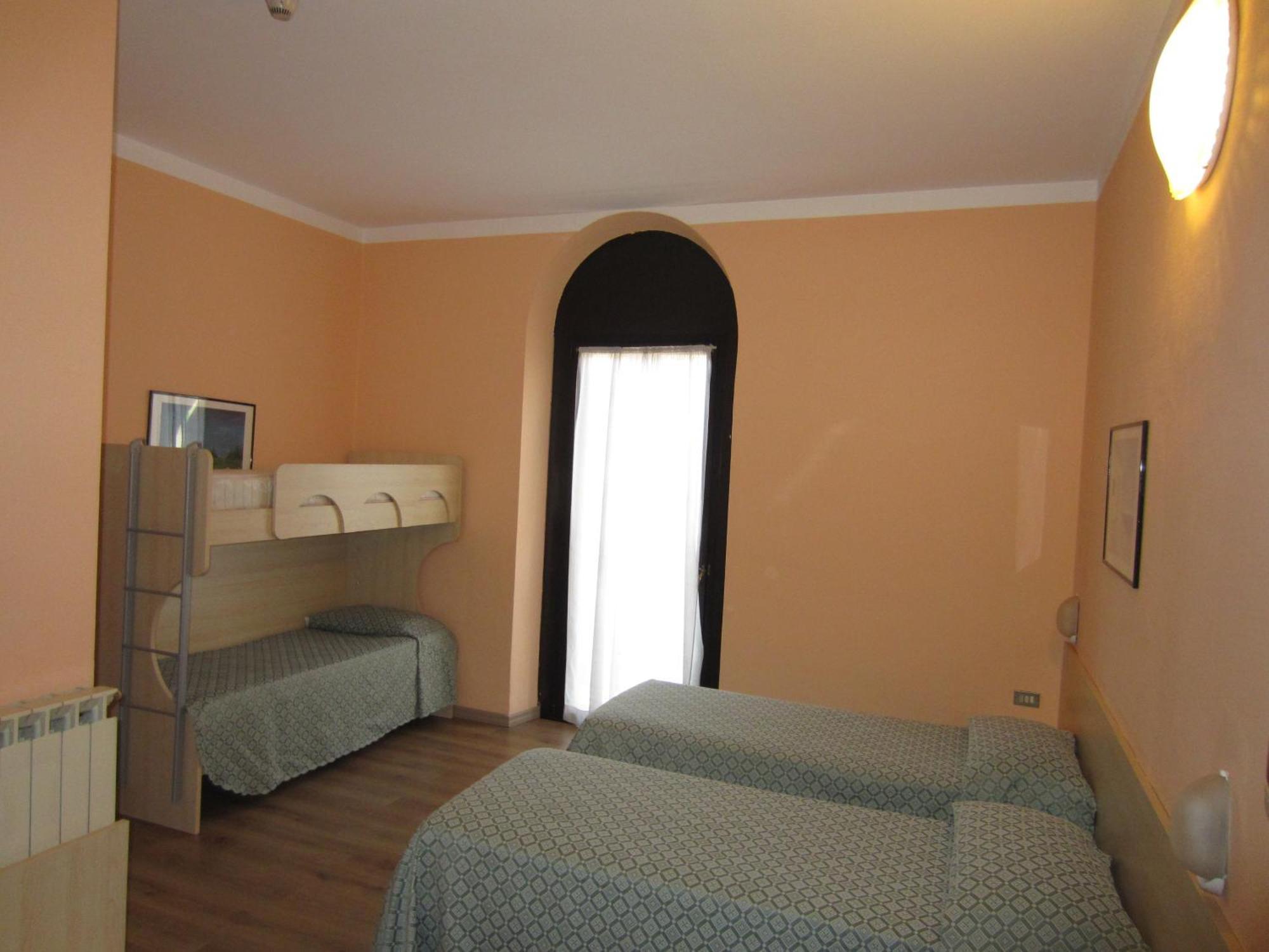Triple Room,1209366385:JPEG